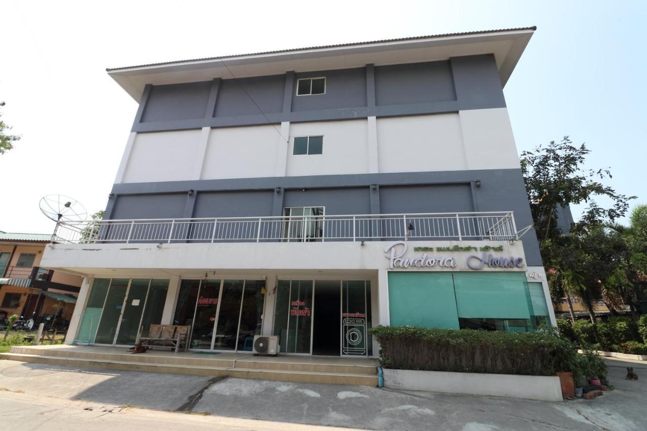 Oyo 75389 Pandora House Hotel Pattaya Exterior foto