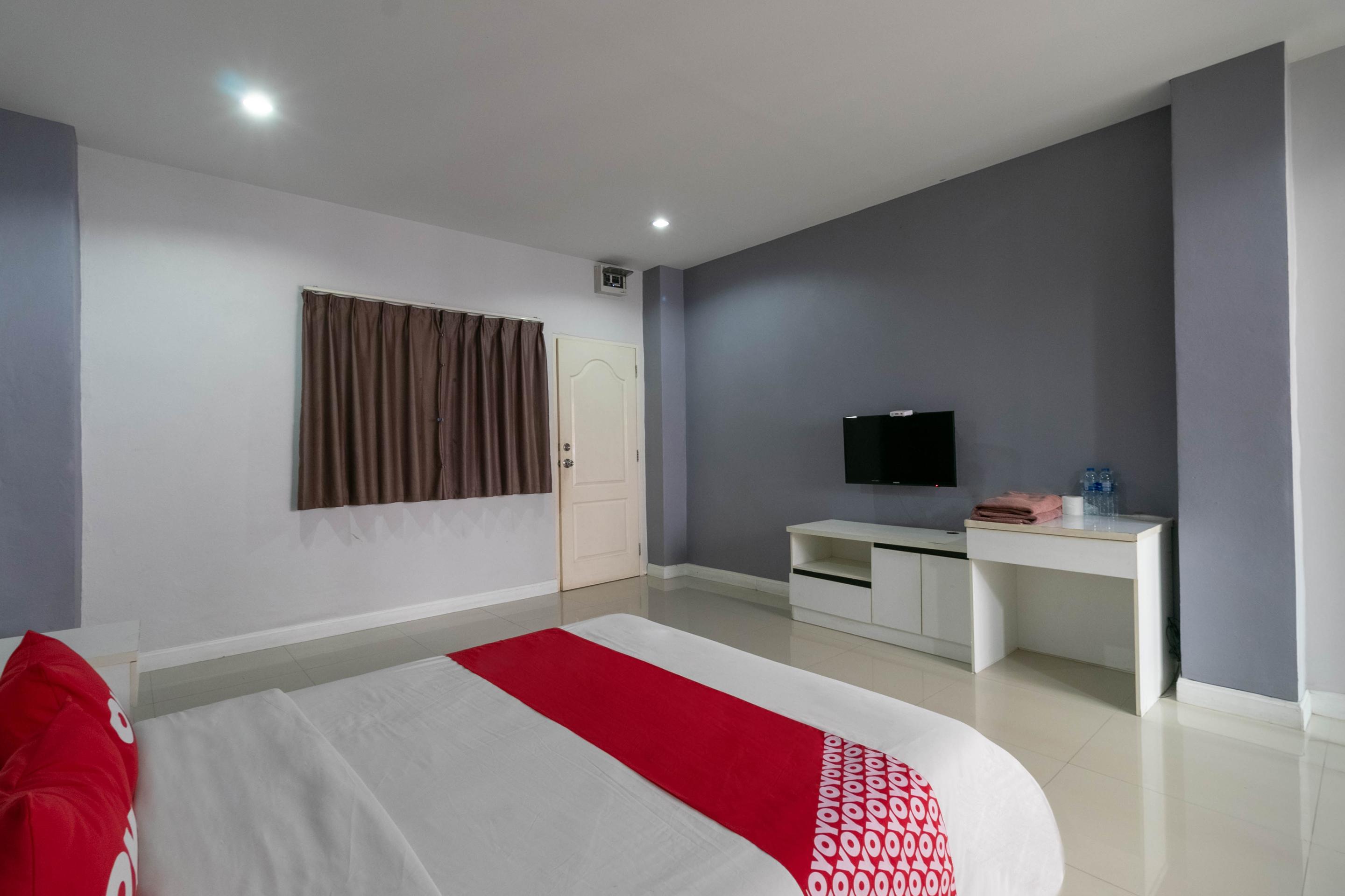 Oyo 75389 Pandora House Hotel Pattaya Exterior foto