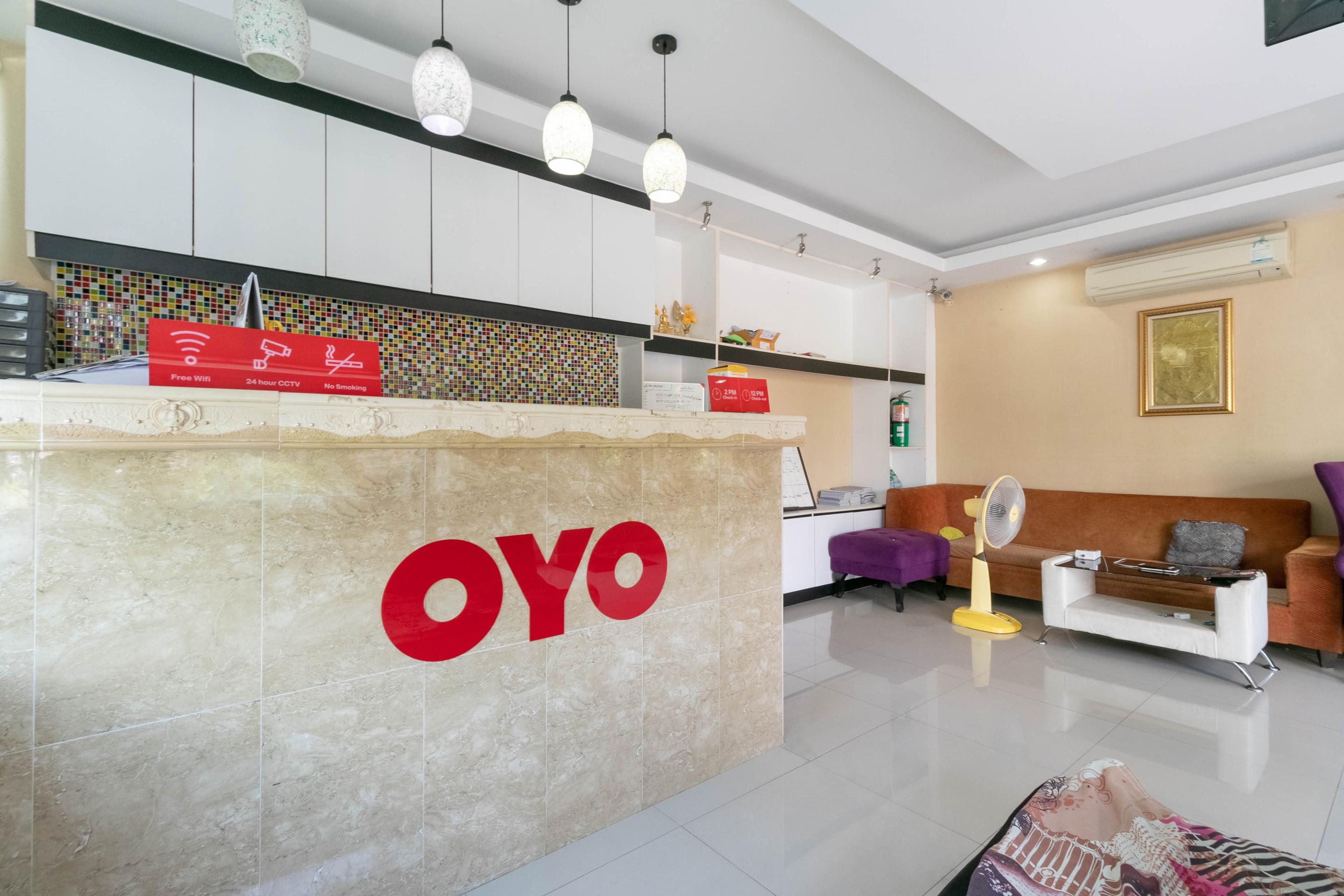 Oyo 75389 Pandora House Hotel Pattaya Exterior foto