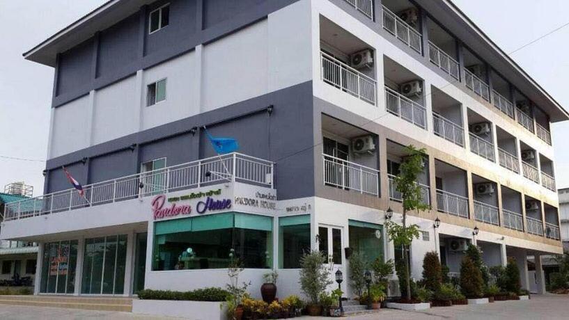 Oyo 75389 Pandora House Hotel Pattaya Exterior foto