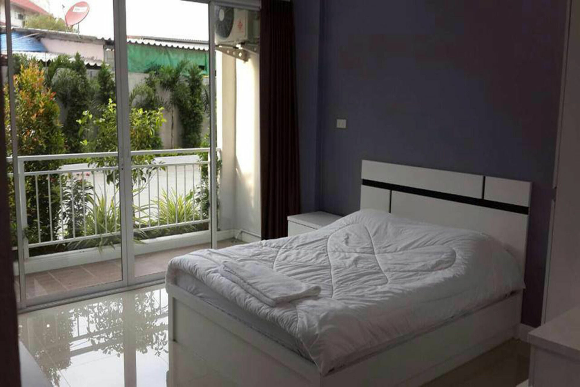 Oyo 75389 Pandora House Hotel Pattaya Exterior foto