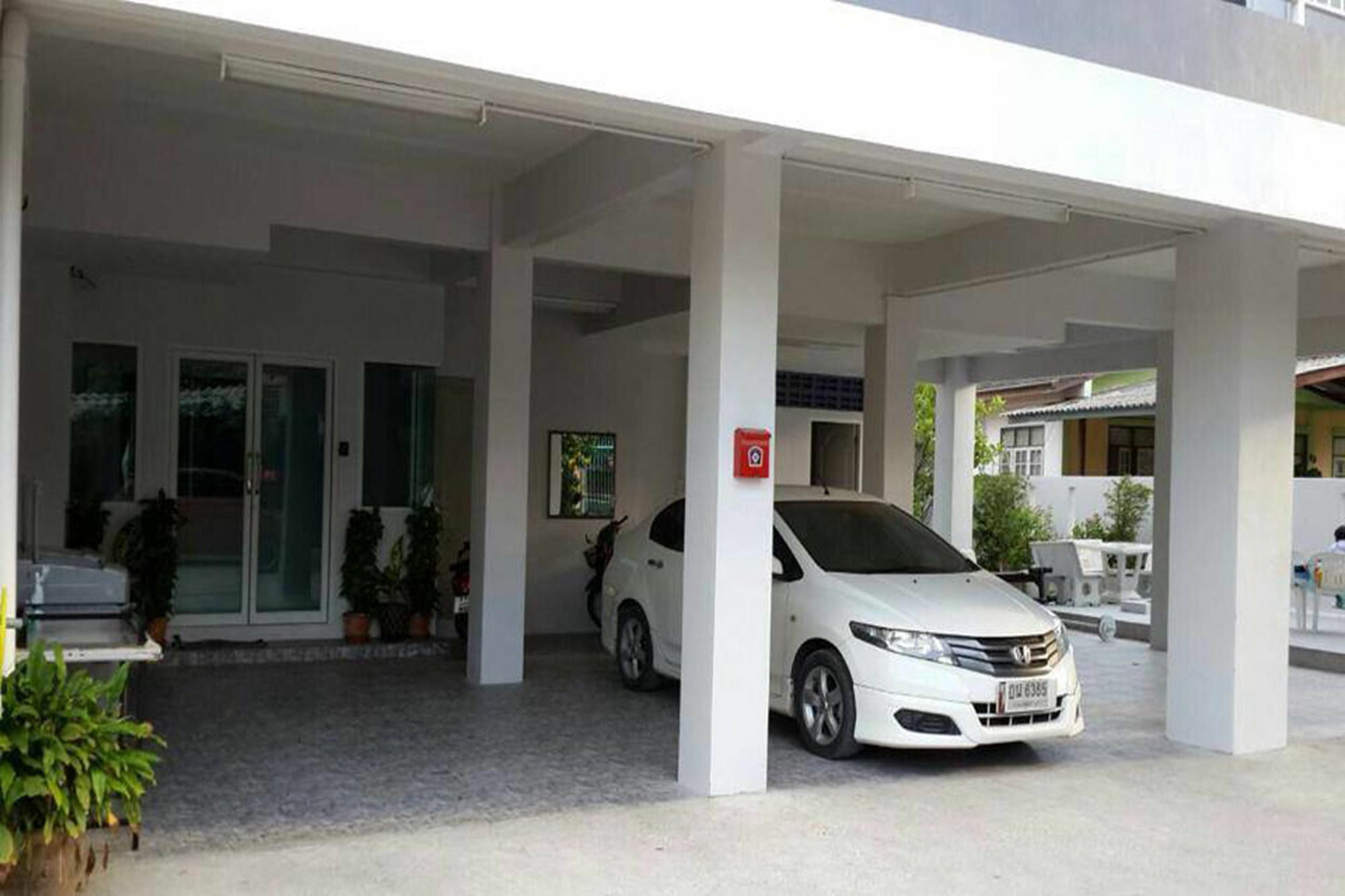 Oyo 75389 Pandora House Hotel Pattaya Exterior foto