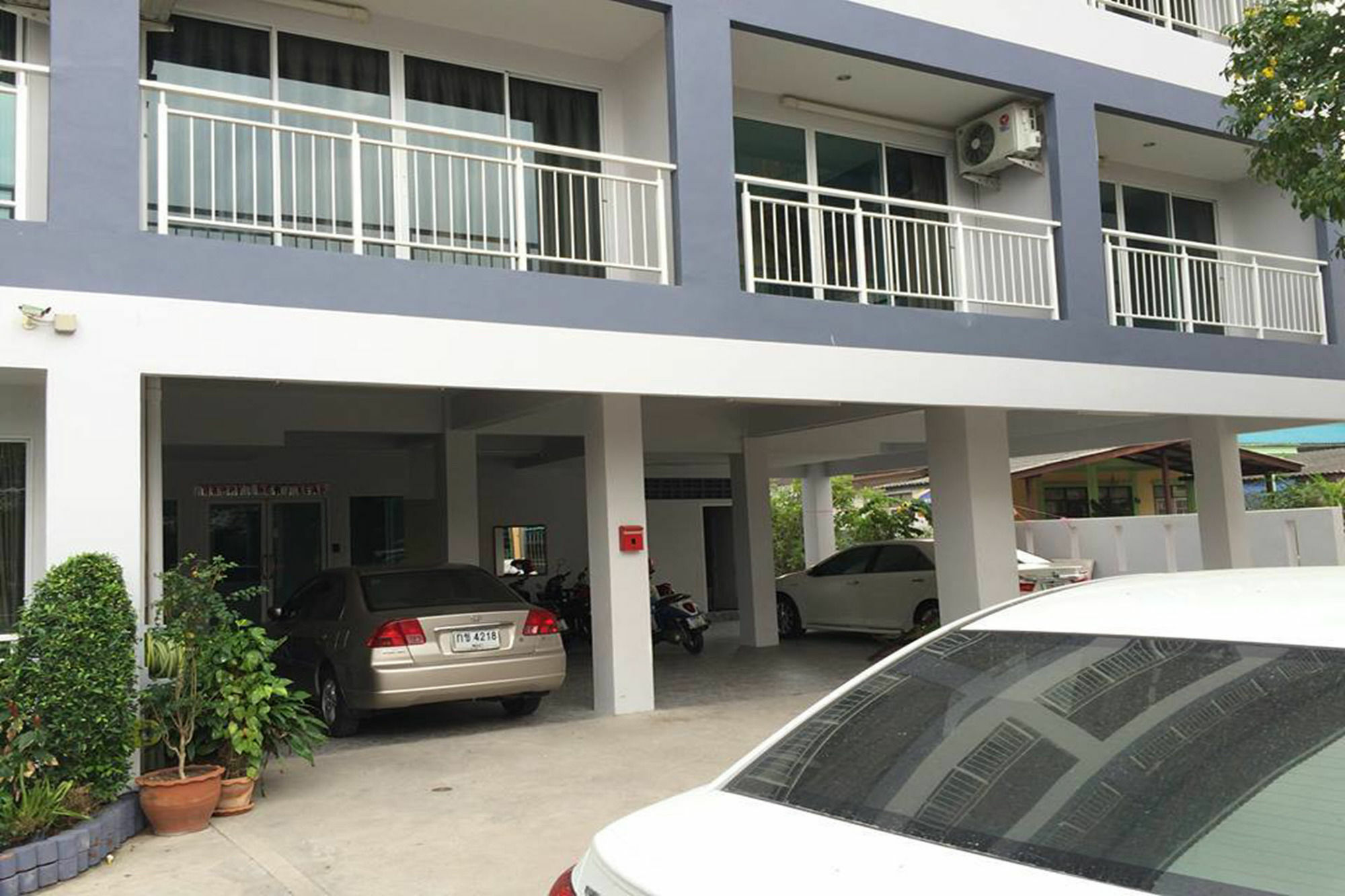 Oyo 75389 Pandora House Hotel Pattaya Exterior foto